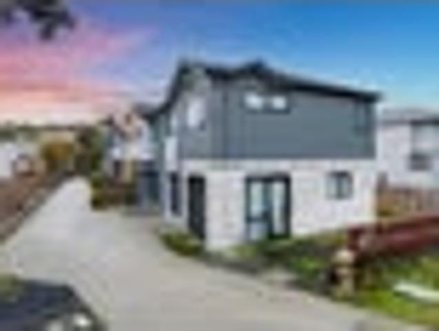 Townhouse for sale in Paremoremo