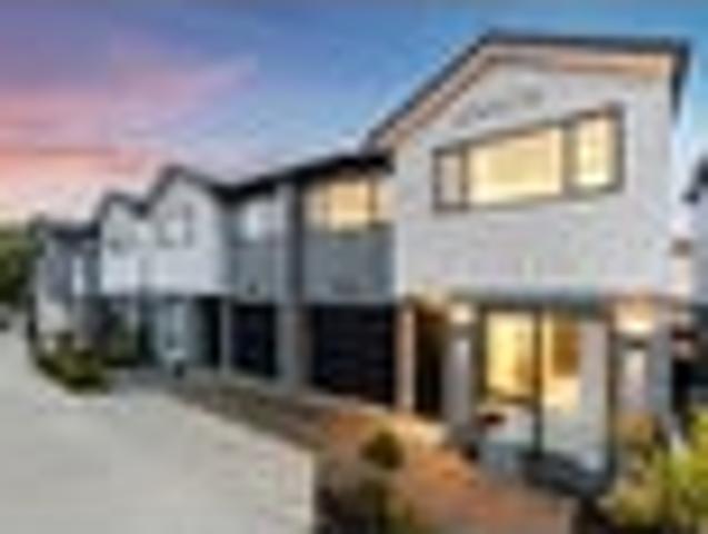 Townhouse for sale in Paremoremo