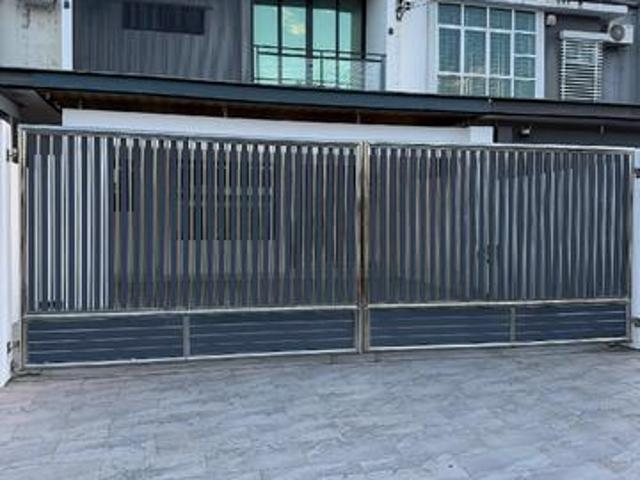 Terraced House for sale in Long Miri