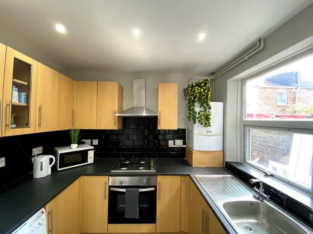 House for rent in Elm Park, Calderstones