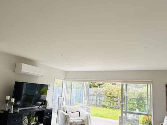 Townhouse for rent in Chaslands, Canterbury