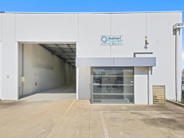 Warehouse for rent in Morwell, Victoria