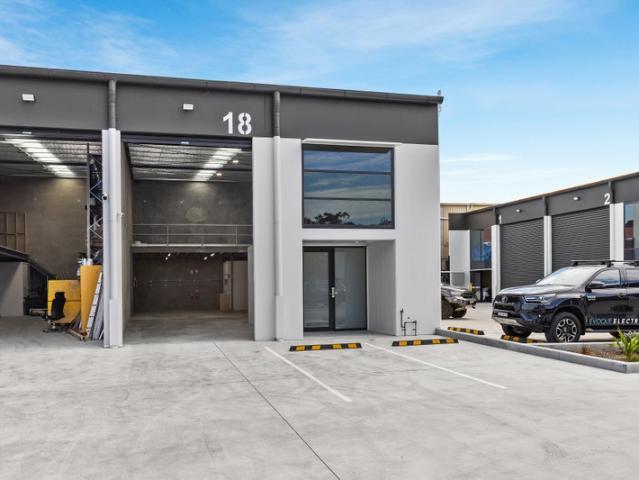 Warehouse for rent in Cardiff, Newcastle-Maitland