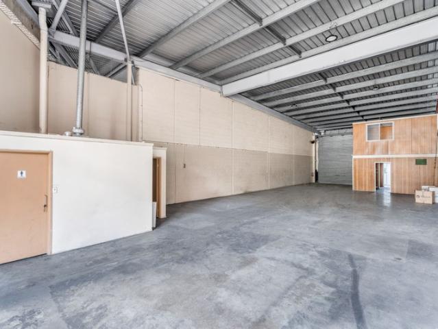 Warehouse for rent in Toombul, Queensland
