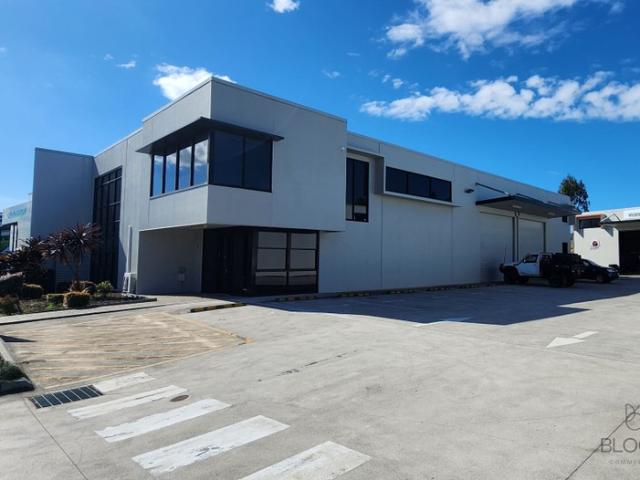 Warehouse for rent in Toombul, Queensland
