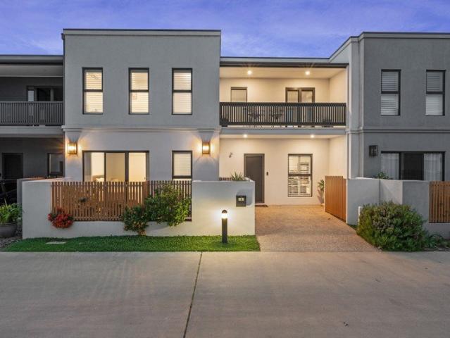 Townhouse for sale in South Albury, Albury