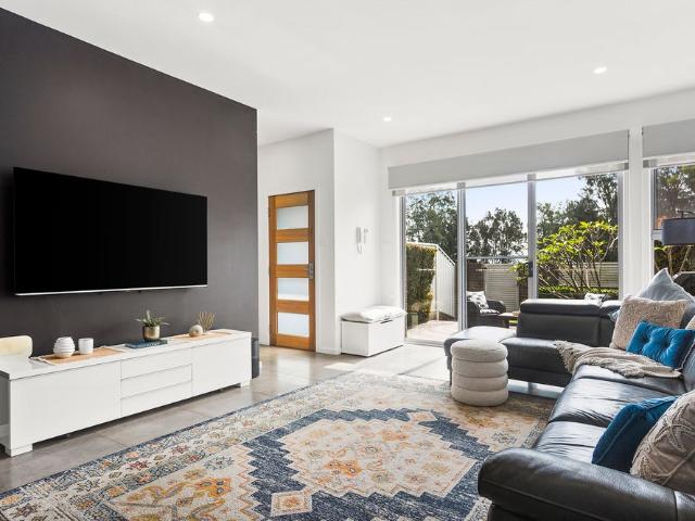 Townhouse for rent in Mount Warrigal, Shellharbour City Council