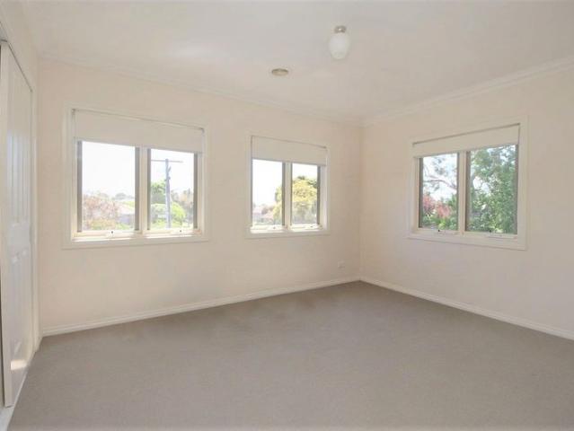 Townhouse for rent in Glen Waverley, Melbourne
