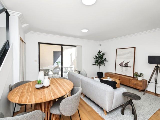 Townhouse for sale in Glendalough, City of Stirling