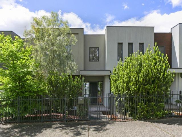 Townhouse for sale in Bundoora, Melbourne