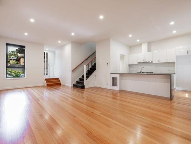 Townhouse for rent in Croydon, Melbourne