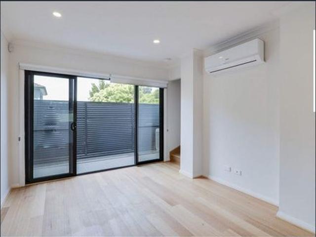 Townhouse for rent in Camerons Creek, Victoria