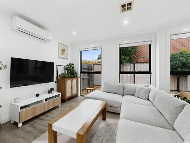 Townhouse for rent in Camerons Creek, Victoria