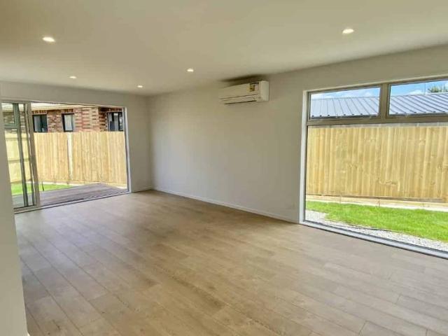 Townhouse for rent in Heathcote, Canterbury