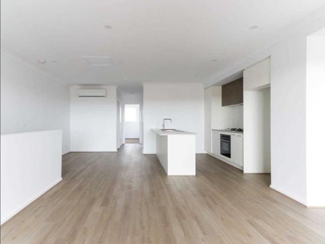 Townhouse for rent in Mount Atkinson, Melbourne