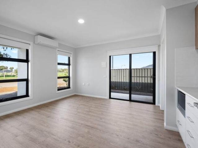 Townhouse for rent in Yarrawonga, Victoria