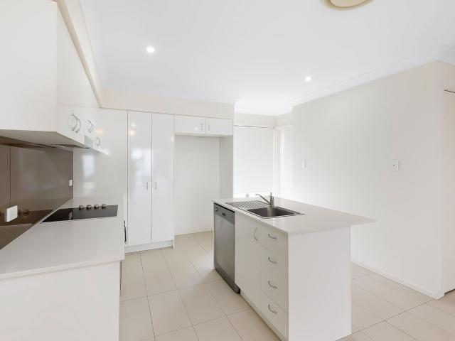House for rent in Biggera Waters, Gold Coast City