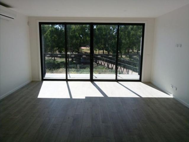 Townhouse for rent in Camerons Creek, Victoria