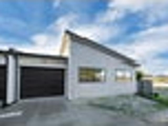 Townhouse for sale in Awhitu