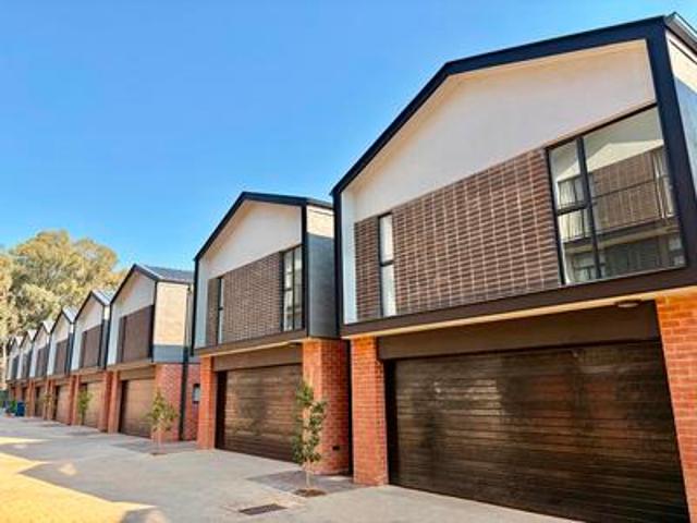 Townhouse for sale in Waterkloof, Gauteng