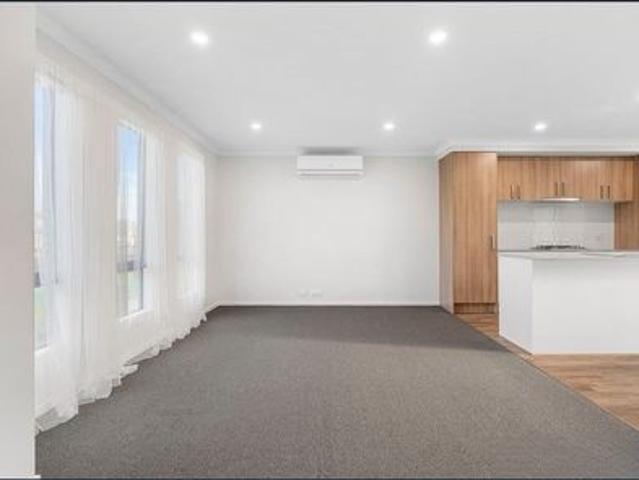House for rent in Elements, Melbourne
