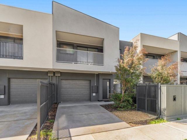 Townhouse for sale in Aspen On Clyde, Melbourne