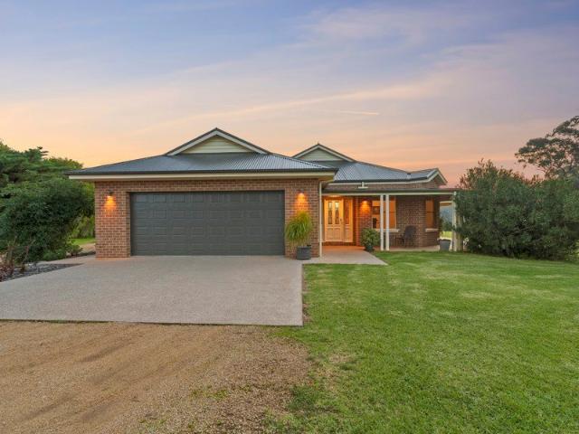 Cottage for sale in Katamatite, Victoria