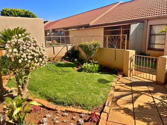 Townhouse for sale in Birchleigh North, Ekurhuleni