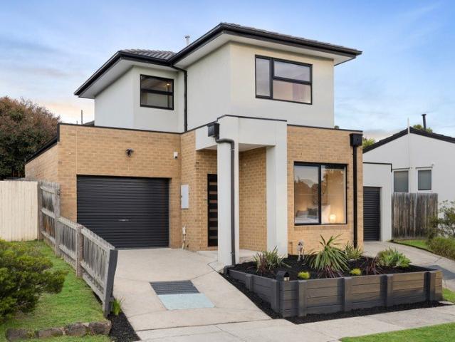 Townhouse for rent in Endeavour Hills, Melbourne