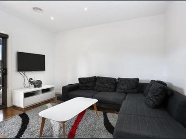 Townhouse for rent in Glenroy, Melbourne