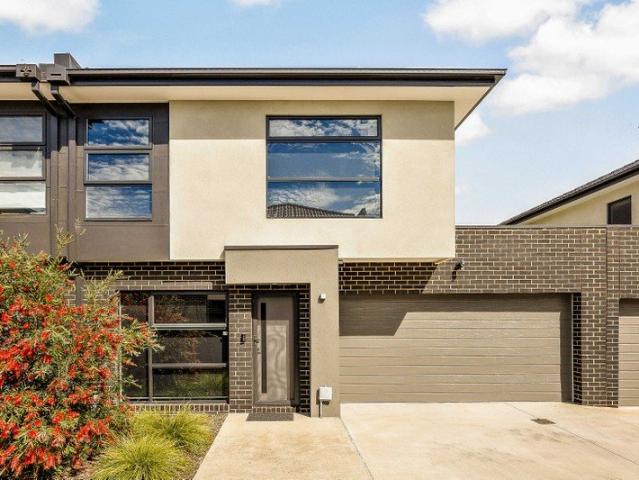 Townhouse for sale in Sydenham, Melbourne