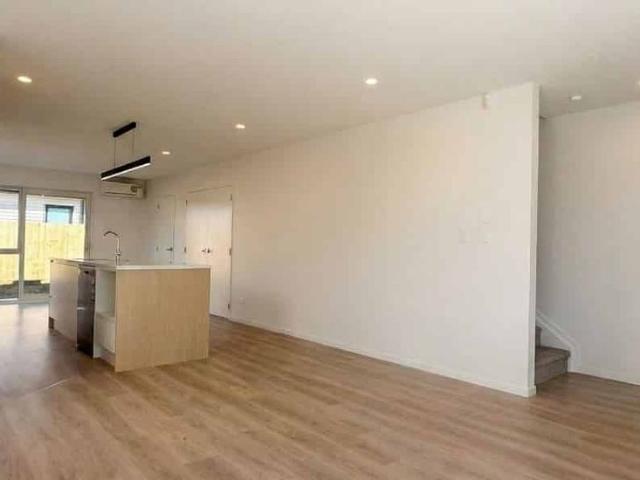 Townhouse for rent in Awhitu