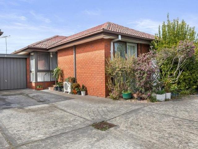 Apartment for rent in McKinnon, Melbourne