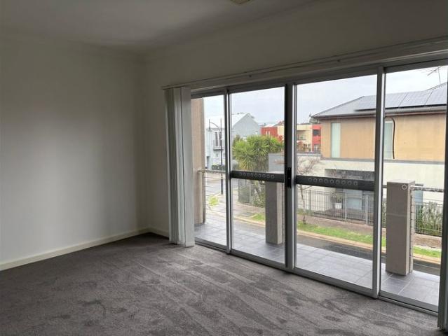 Townhouse for rent in Horseshoe Creek, South Australia