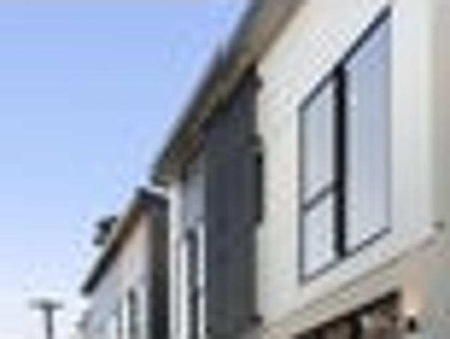 House for sale in Point England, Oroua County