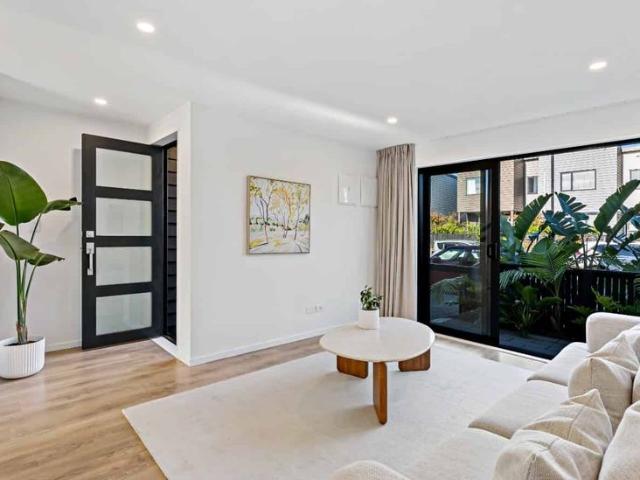 Townhouse for rent in Paremoremo