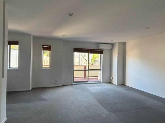 Townhouse for rent in Three Kings