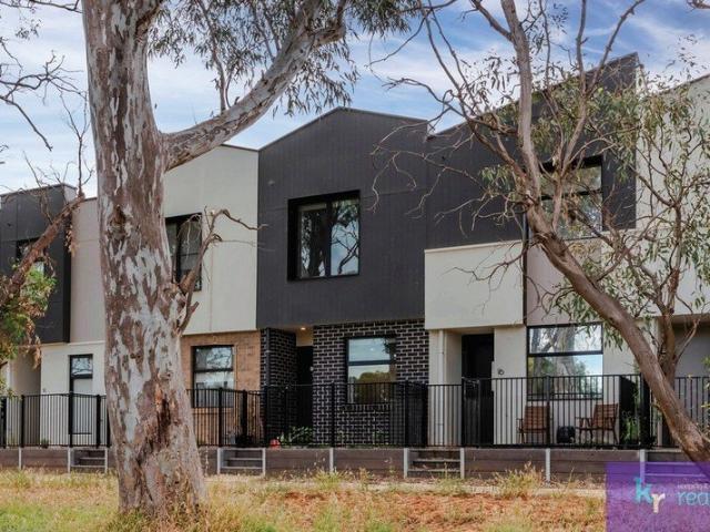 Townhouse for sale in Andrews Farm, Adelaide