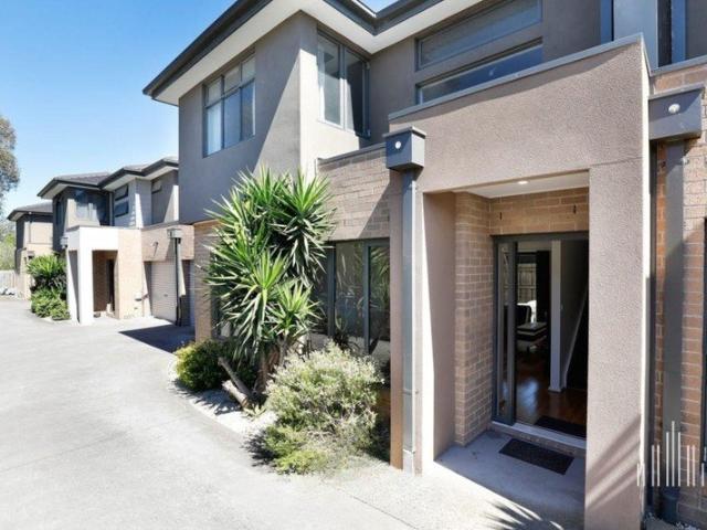 Townhouse for sale in Camerons Creek, Victoria