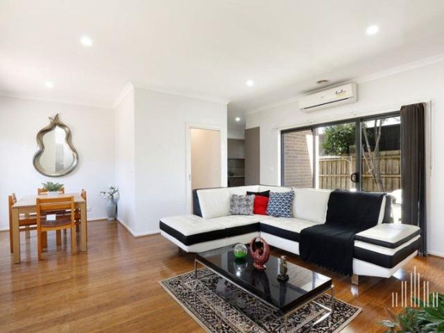 Townhouse for sale in Noble Park, Melbourne
