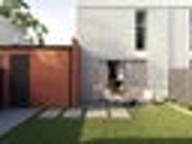 Townhouse for sale in Chaslands, Canterbury