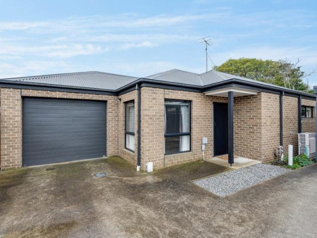 Townhouse for sale in Geelong, Victoria