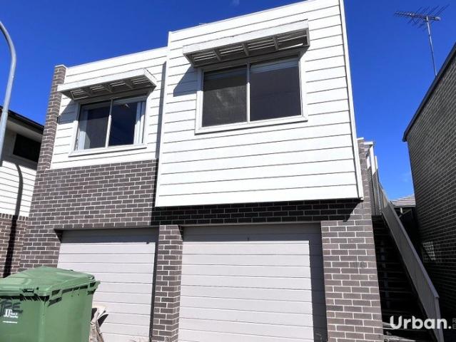 Granny Flat for rent in Glenmore Park, Sydney