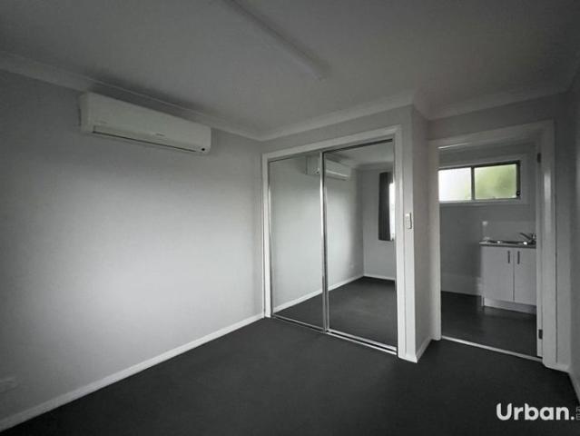 Granny Flat for rent in Glenmore Park, Sydney