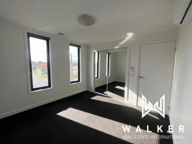 Townhouse for rent in Preston, Melbourne