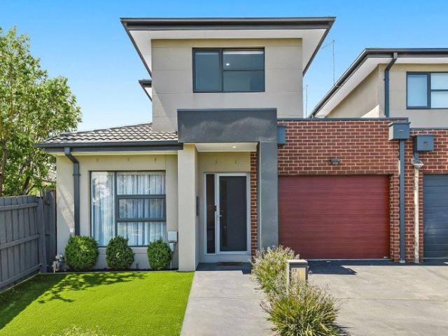 Townhouse for sale in Noble Park, Melbourne