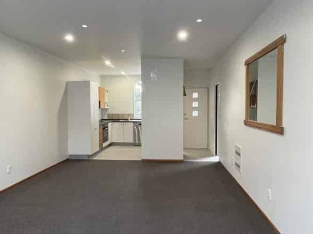 Townhouse for rent in Heathcote, Canterbury