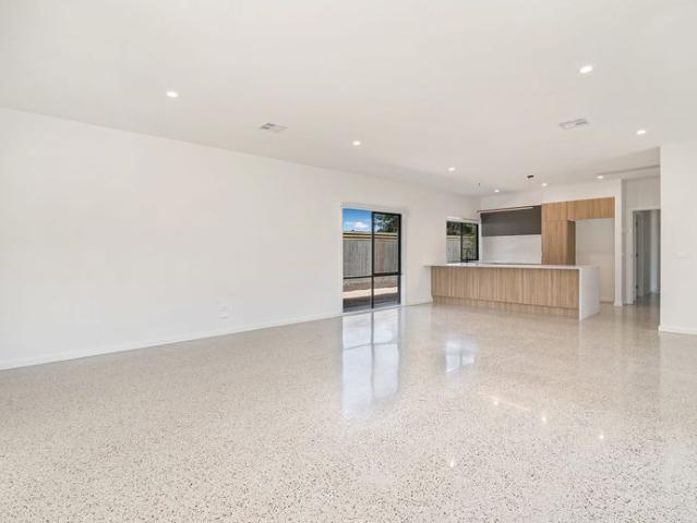Townhouse for rent in Woodend, Victoria