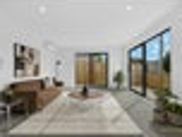 Townhouse for sale in Point England
