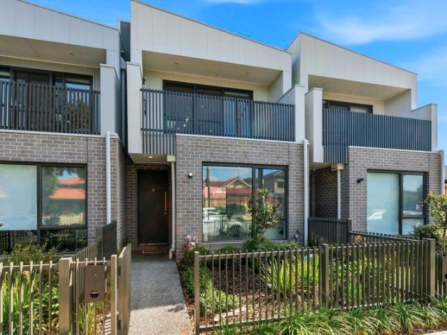 Townhouse for sale in Camerons Creek, Victoria